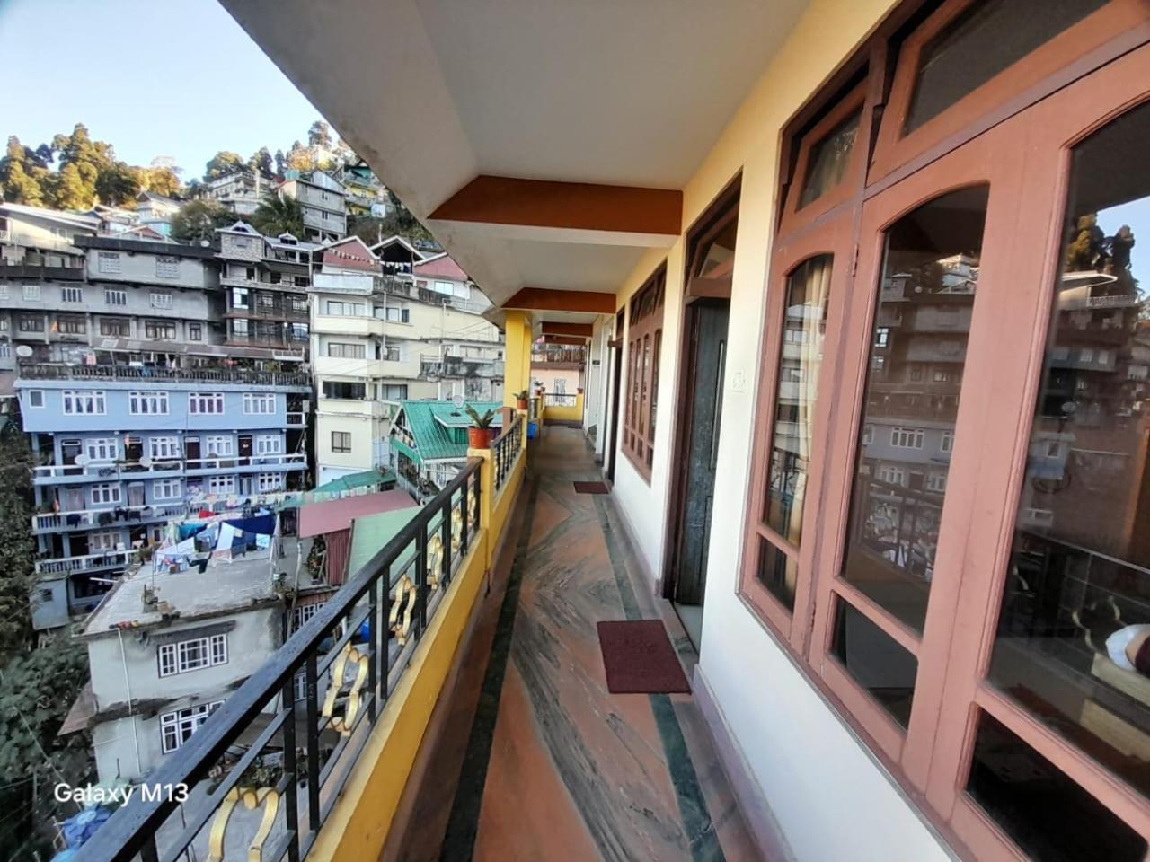 Hotel Jaswin Shanti Priya Darjeeling  Exteriör bild